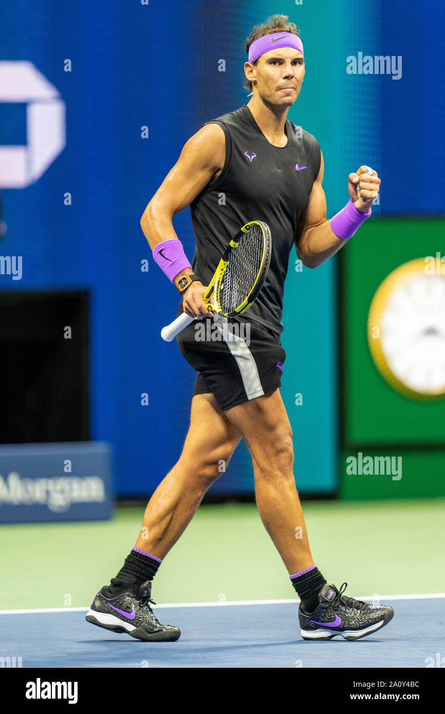 Rafael Nadal de España la reacción emocional mientras compiten en la final de los hombres solteros en el 2019 el US Open de tenis Foto de stock