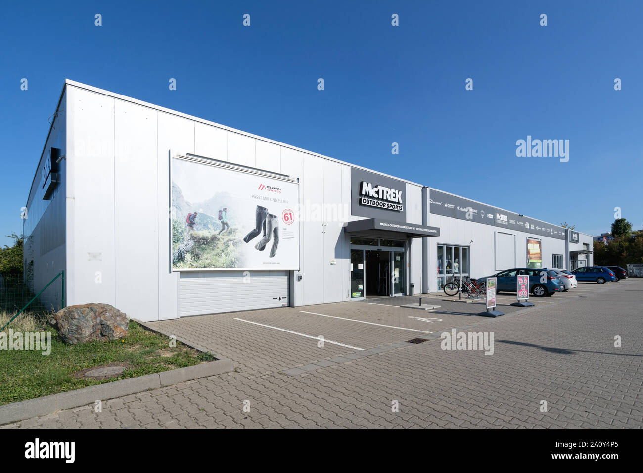 Cadena de venta de ropa deportiva fotografías e imágenes de alta resolución  - Alamy