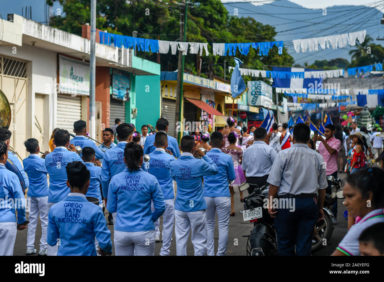América Gente Caminando En El Desfile Del Día De La Independencia De Guatemala Fotografía De 5828