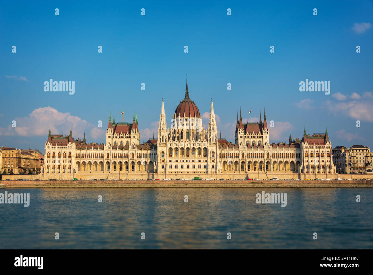 El Parlamento de Budapest y el río Danubio, Hungría Foto de stock