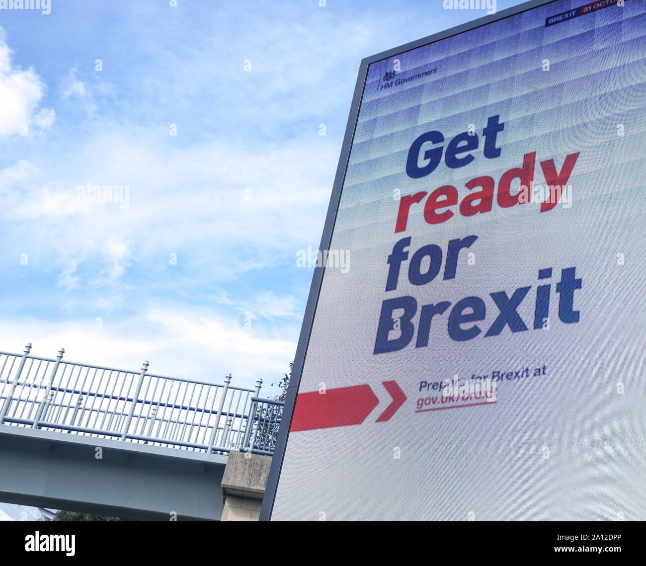 Sheffield, Reino Unido. El 23 de septiembre, 2019.Un 'Get ready for Brexit' billboard, es representada como una parte de una enorme campaña gubernamental en Park Lane , en Sheffield, Inglaterra el 23 de septiembre de 2019. (Foto por Ioannis Alexopoulos / Alamy Live News) Foto de stock