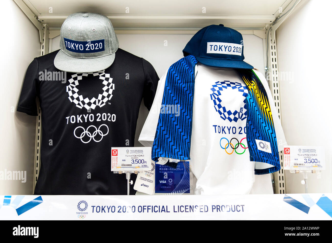 Juegos Olímpicos de Tokio 2020 T-shirts producto Souvenirs Foto de stock
