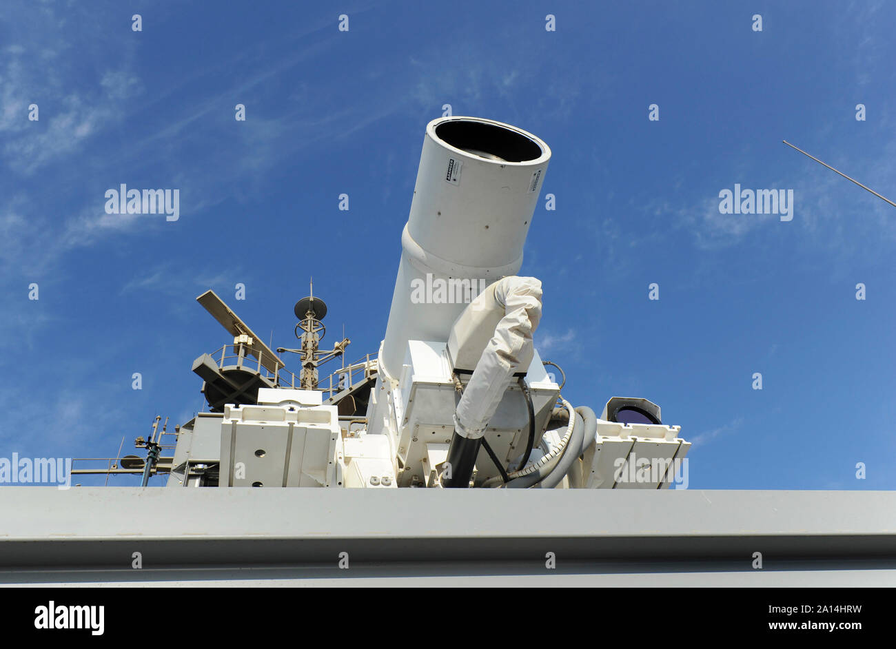 Demostración del funcionamiento de un sistema de armas láser a bordo del USS  Ponce Fotografía de stock - Alamy