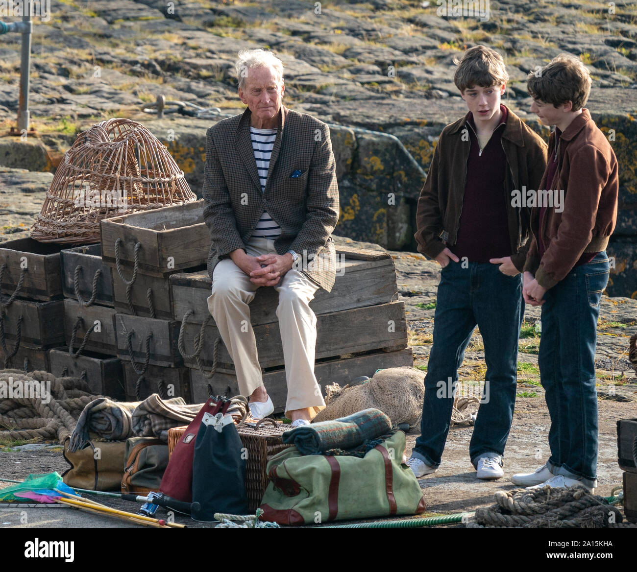 22 de septiembre de 2019. Keiss Harbour, Highlands, Escocia, Reino Unido. Esta es una escena de la filmación de la corona re el Lord Mountbatten asesinato en Irlanda. Foto de stock