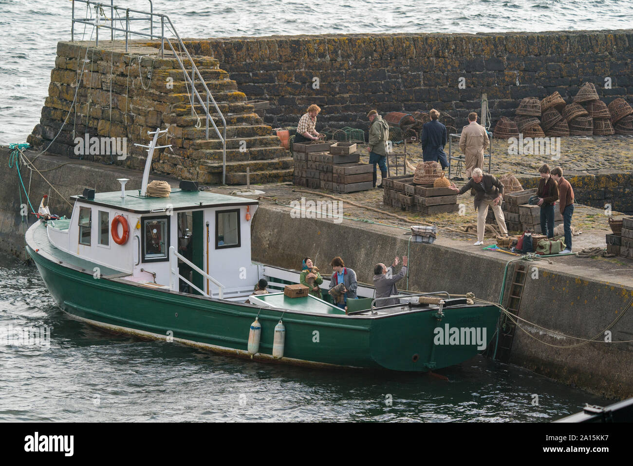 22 de septiembre de 2019. Keiss Harbour, Highlands, Escocia, Reino Unido. Esta es una escena de la filmación de la corona re el Lord Mountbatten asesinato en Irlanda. Foto de stock