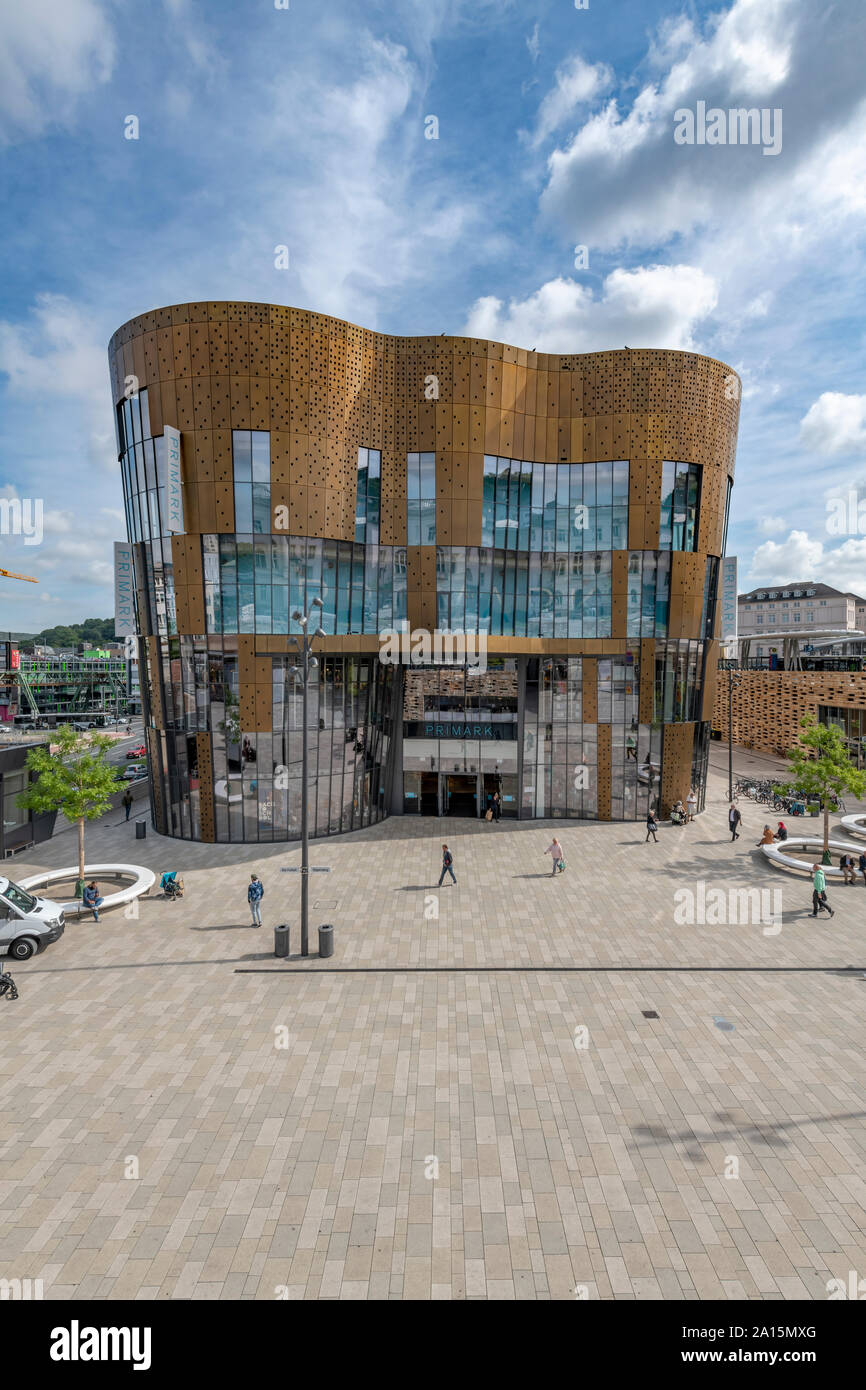 Primark's flagship store en la Plaza de la ciudad de Wuppertal, Alemania. Diseñado por los arquitectos de Chapman Taylor. Foto de stock