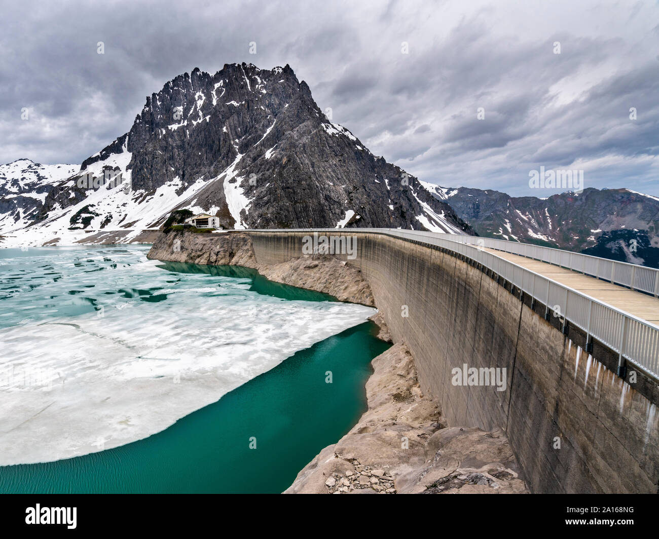 Témpanos de hielo en el lago Luener, Austria Foto de stock