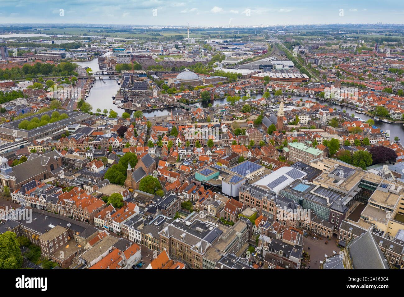 Vista aérea de la ciudad de Haarlem contra sky Foto de stock