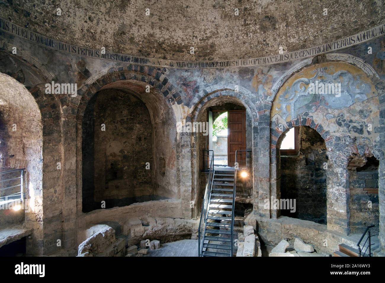 En Catania, Sicilia, Italia, en agosto de 2019. Baños termales romanos  antiguos llamado 'Terme della Rotonda' Fotografía de stock - Alamy