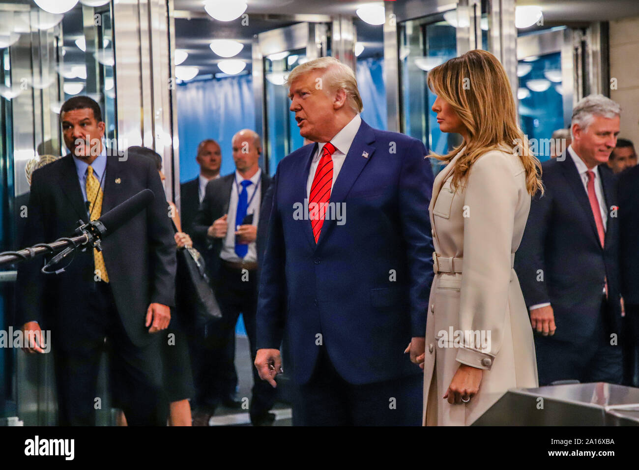 Nueva York, Nueva York, Estados Unidos. 24 Sep, 2019. Nova York, (EUA) 24/09/2019 - Assembléia Geral/ONU - Presidente dos Estados Unidos Donald Trump acompanhando de sua esposa Melania Trump durante 74Âª da Assembleia Geral da OrganizaçÃ£o das NaçÃµes Unidas (ONU) em Nova York nos Estados Unidos nesta terça-feira, 24. (Foto: Vanessa Carvalho/Brasil Foto Press/Agencia O Globo) Mundo Crédito: Vanessa Carvalho/Zuma alambre/Alamy Live News Foto de stock