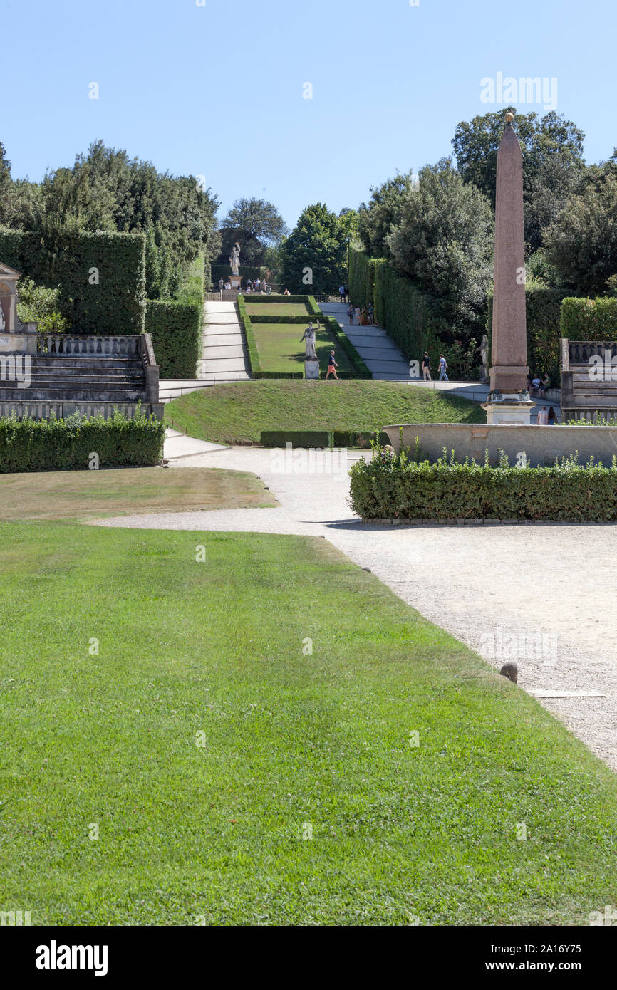 Jardines de Boboli anfiteatro con obelisco egipcio de Luxor/ Piazza de' Pitti, 1, 50125 Firenze FI, Italia Foto de stock
