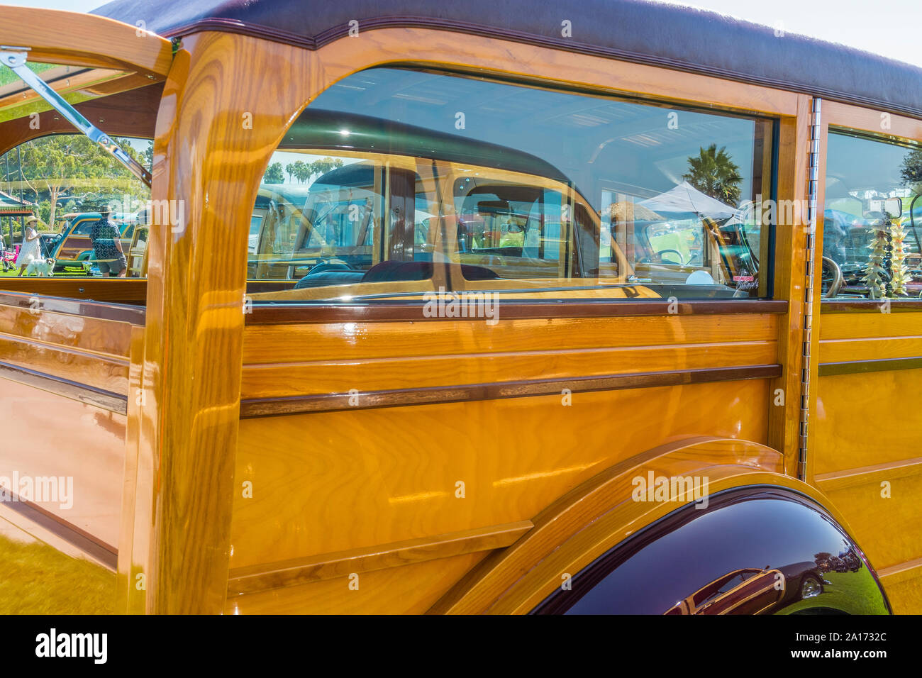 Un 1937 Chevrolet Woodie en exposición en la 19ª Anual en la playa Woodies car show en Santa Barbara, California. Foto de stock