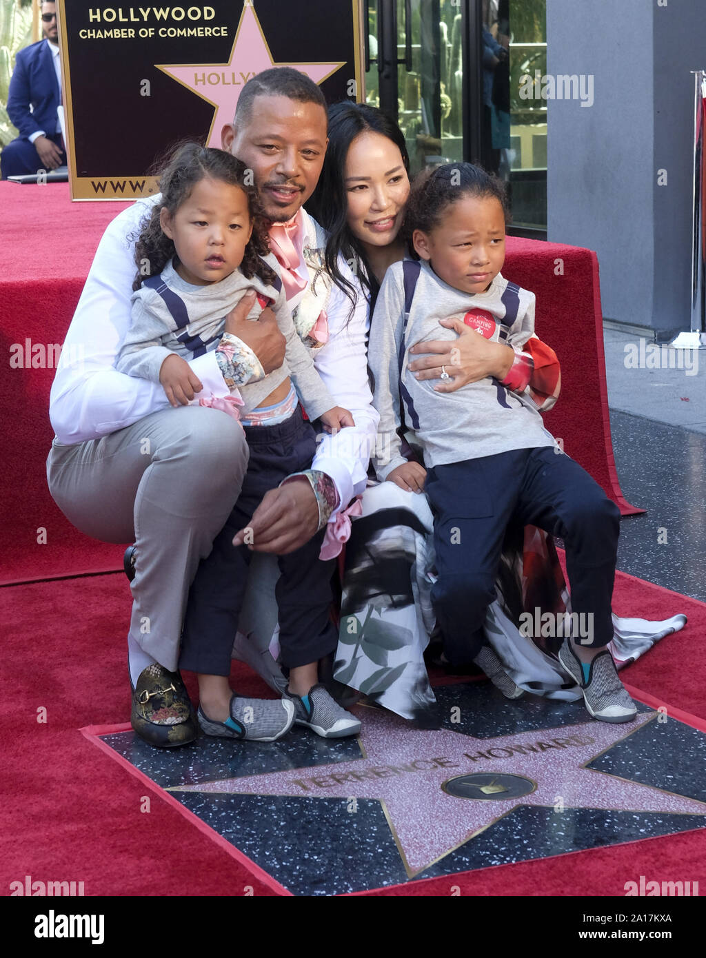 El 24 de septiembre de 2019, Los Angeles, California, U.S: el actor  Terrence Howard y su esposa Miranda Pak con sus niños a asistir a la  ceremonia de su estrella en el