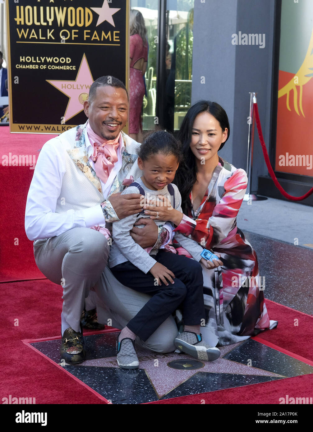 El 24 de septiembre de 2019, Los Angeles, California, U.S: el actor Terrence Howard y esposa Miranda Pak con sus niños a asistir a la ceremonia de su estrella en el