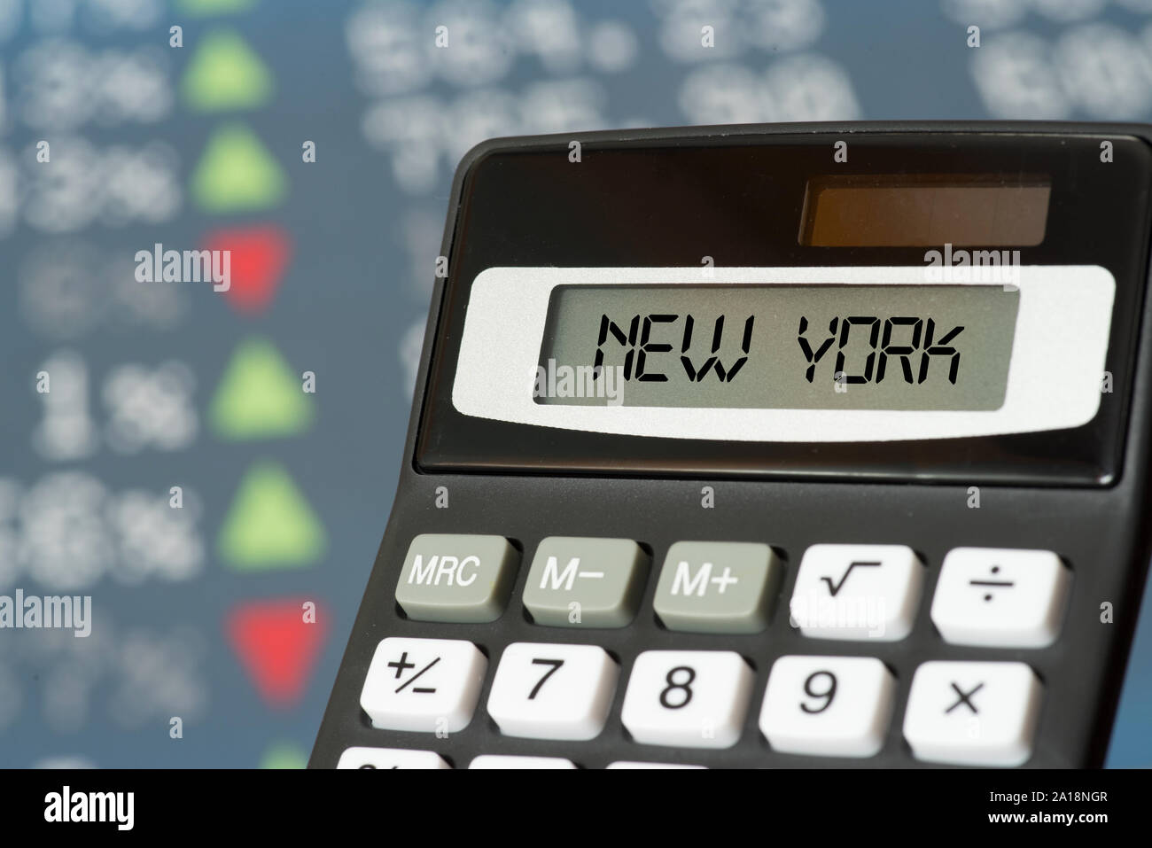 Calculadora y el mercado bursátil en Nueva York Foto de stock