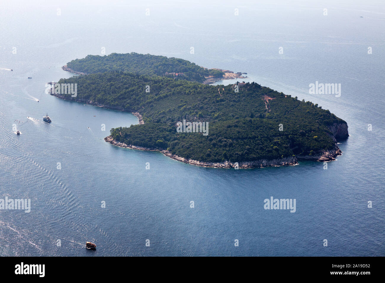 La isla de Lokrum Dubrovnik Croacia, antena o vista cenital, frente a la costa de Dubrovnik, la costa Dálmata, Croacia Europa Foto de stock