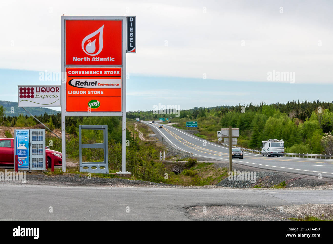 Una gasolinera de refinación del Atlántico Norte en la autopista Trans Canada Highway en Newfoundland. Foto de stock