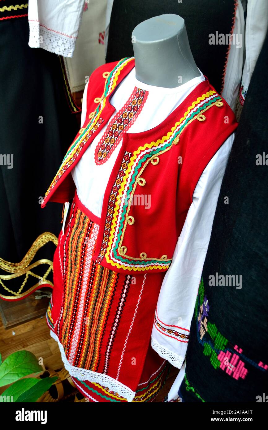 Venta de trajes típicos en Veliko Tarnovo - Europa Oriental - Bulgaria Fotografía de stock -