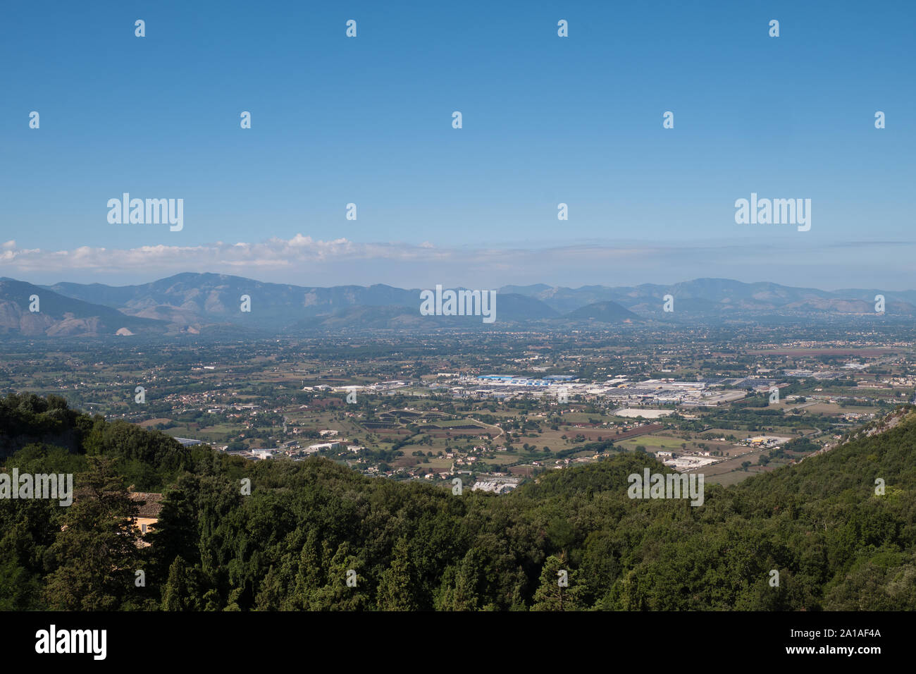Vista desde el Monasterio de Montecassino en verano, Italia Foto de stock