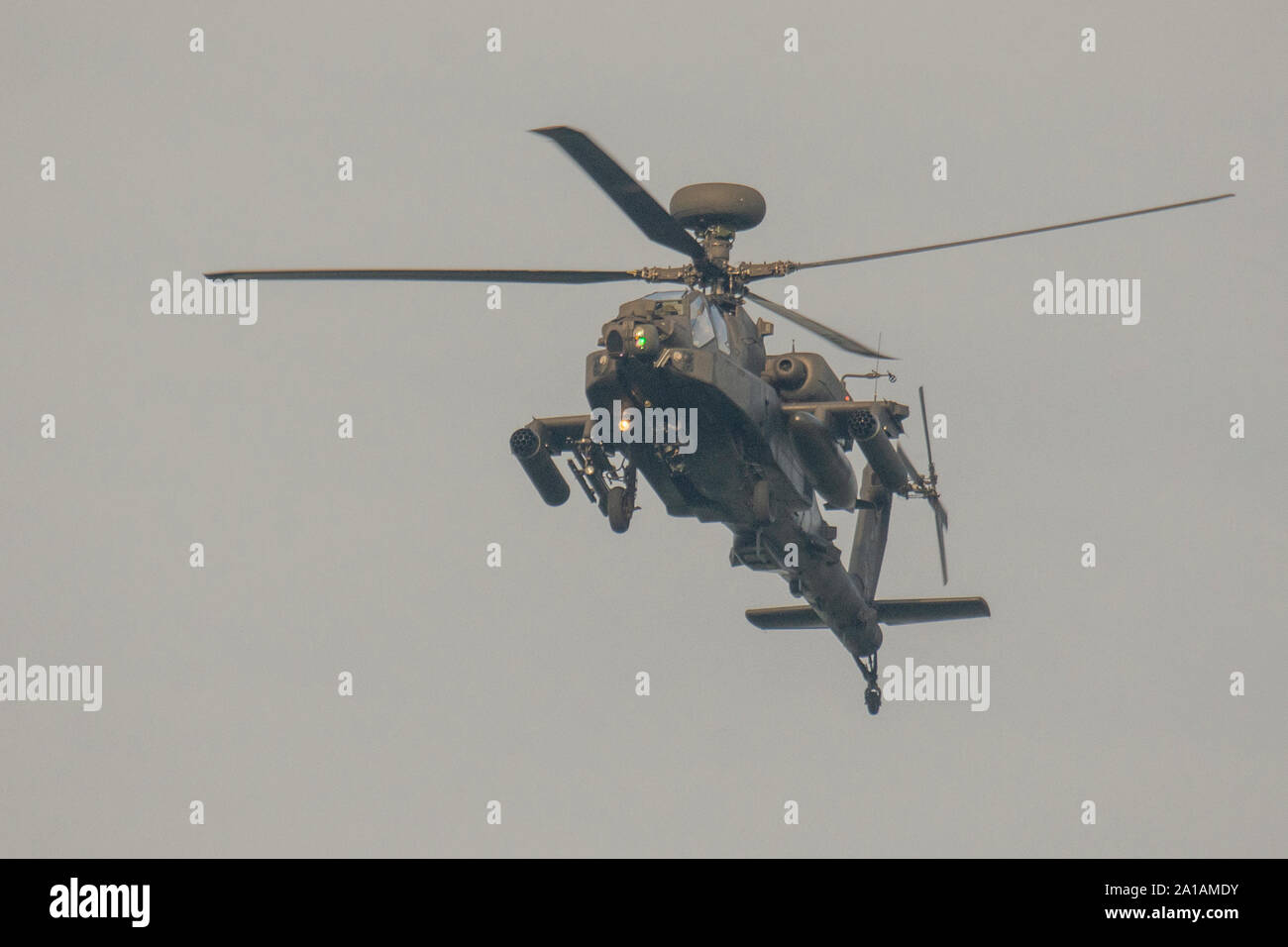 Ejército Británico el arco AH-64 Apache Foto de stock