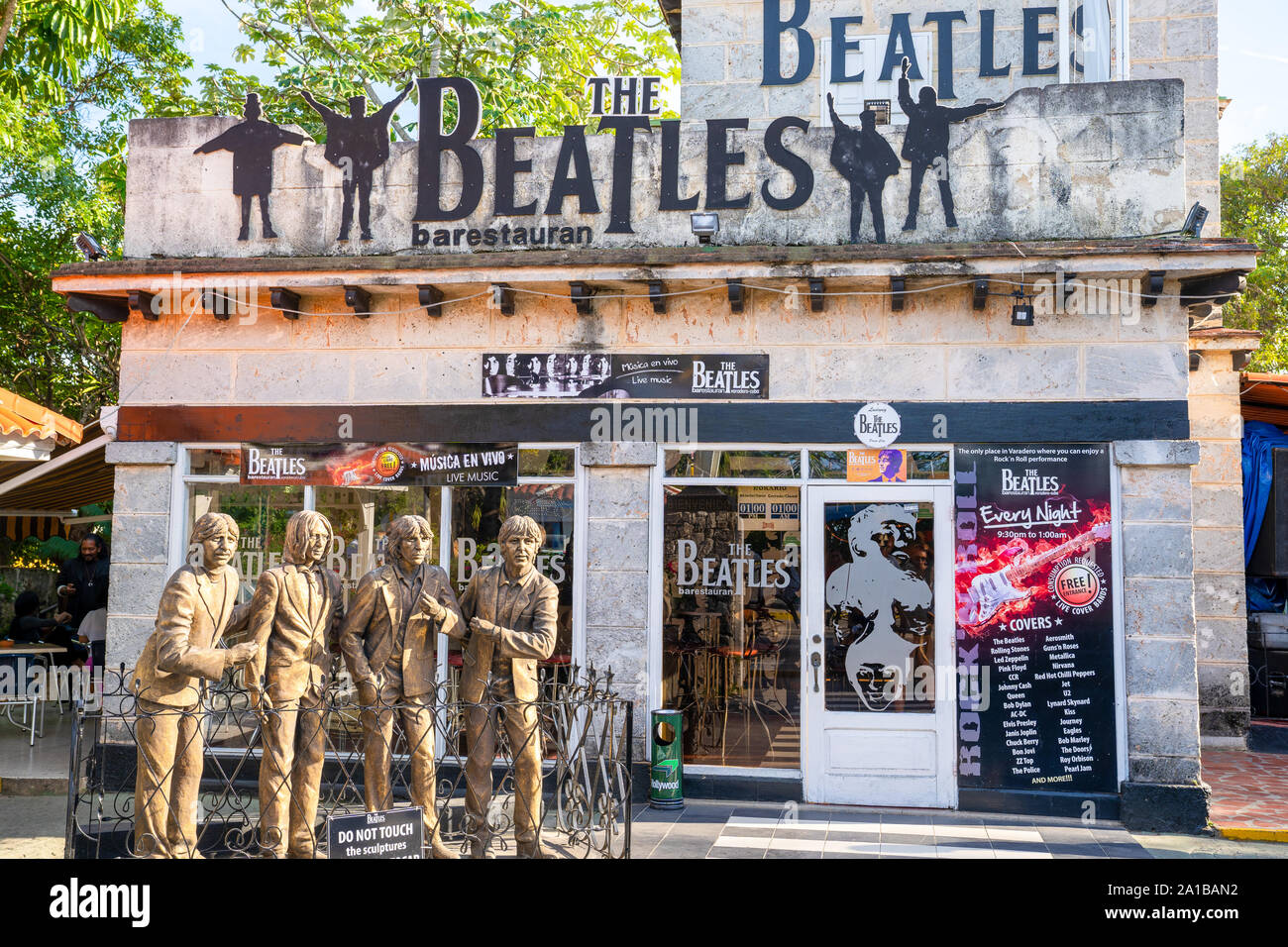 Varadero, Cuba - 6 de enero de 2019: la imagen de los Beatles restaurante situado en la playa de la ciudad de Varadero, Cuba. Foto de stock