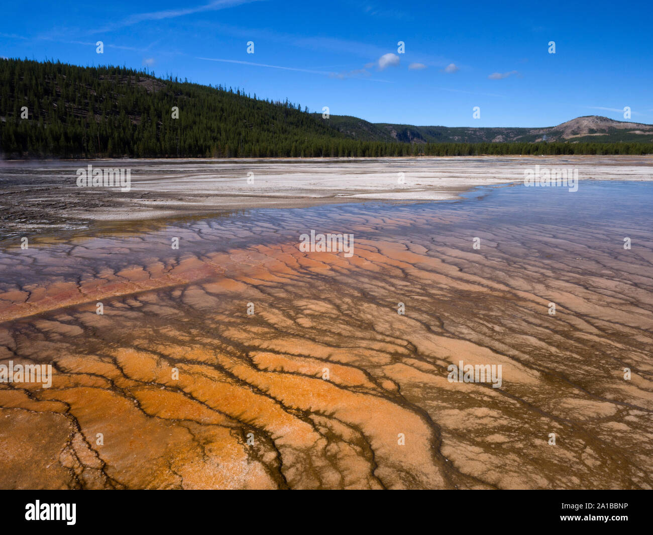 Grand Prismatic Spring, Midway Geyser Basin, el Parque Nacional Yellowstone, Wyoming, EE.UU. Foto de stock