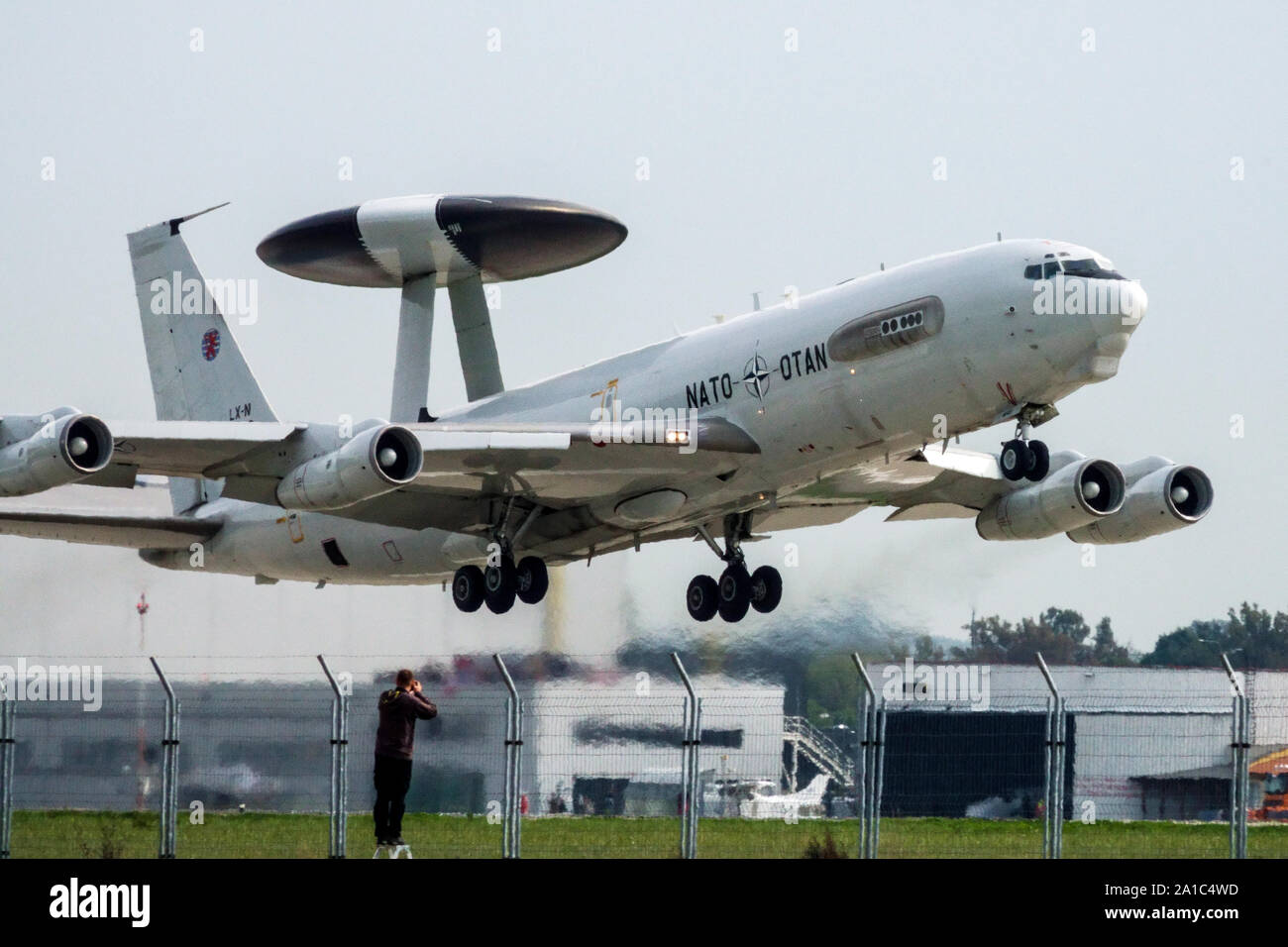 Boeing E 3 Sentry Awacs De La Otan Otan Radar Avion Despegue Mosnov Republica Checa Fotografia De Stock Alamy