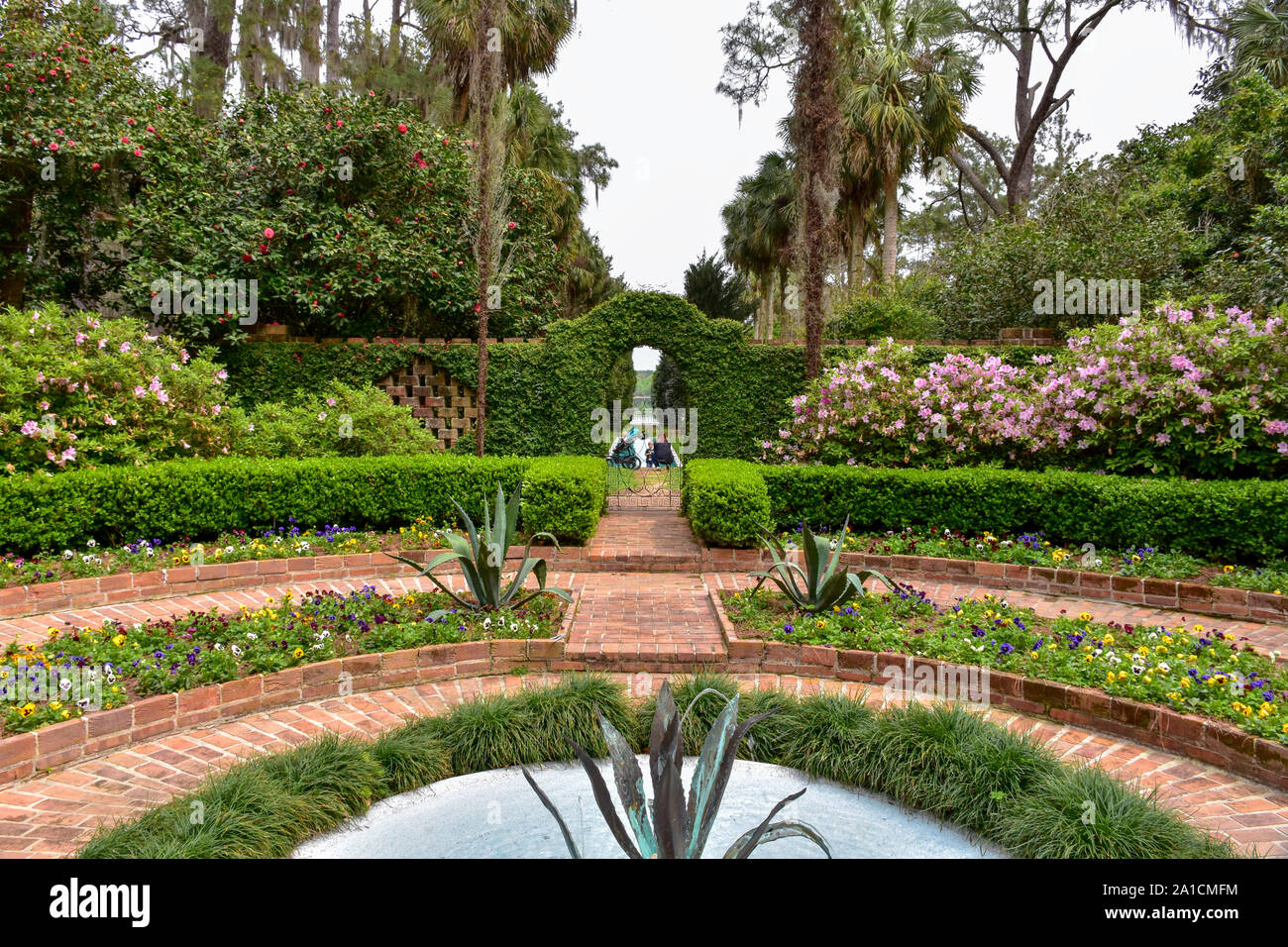 El jardín secreto de Killearn Plantation en Alfred B. Mclay State Park en Tallahassee, Florida, es un bonito sala al aire libre. Foto de stock