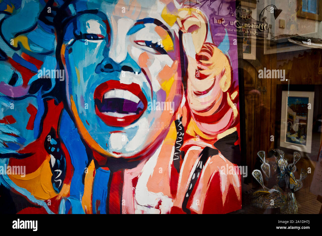 Una pintura de Marilyn Monroe para la venta en una tienda en Essaouira,  Marruecos, África Fotografía de stock - Alamy