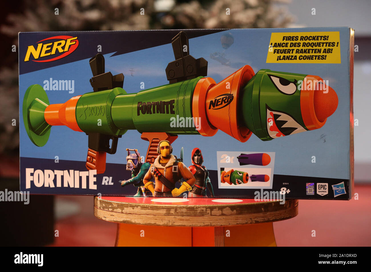 El nuevo NERF Fortnite IRL Blaster basada en la utilizada en el popular  juego de video, en la pantalla durante la Navidad en el escaparate de  juguetes Hamleys Hamleys, Regent Street, Londres