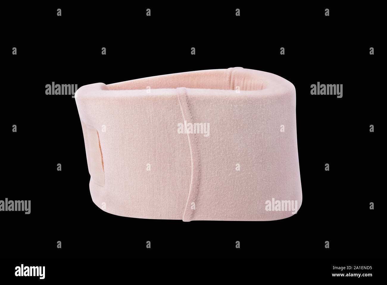Soporte de cuello sobre fondo negro , el collarín cervical suave Fotografía  de stock - Alamy