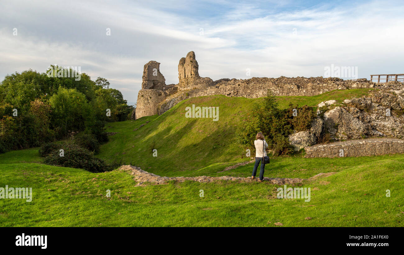 Ruinas del castillo de Montgomery, Montgomery, Powys, Gales, Reino Unido. Estructuras defensivas en el sitio de el castillo se construyó por primera vez en la 11cen Foto de stock