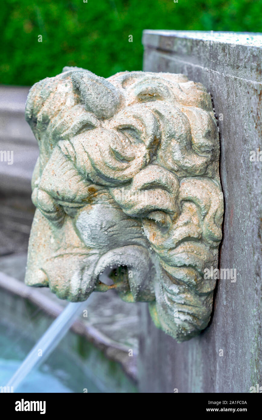 La estatua de piedra de cabeza de león en Pasadena, California. Foto de stock