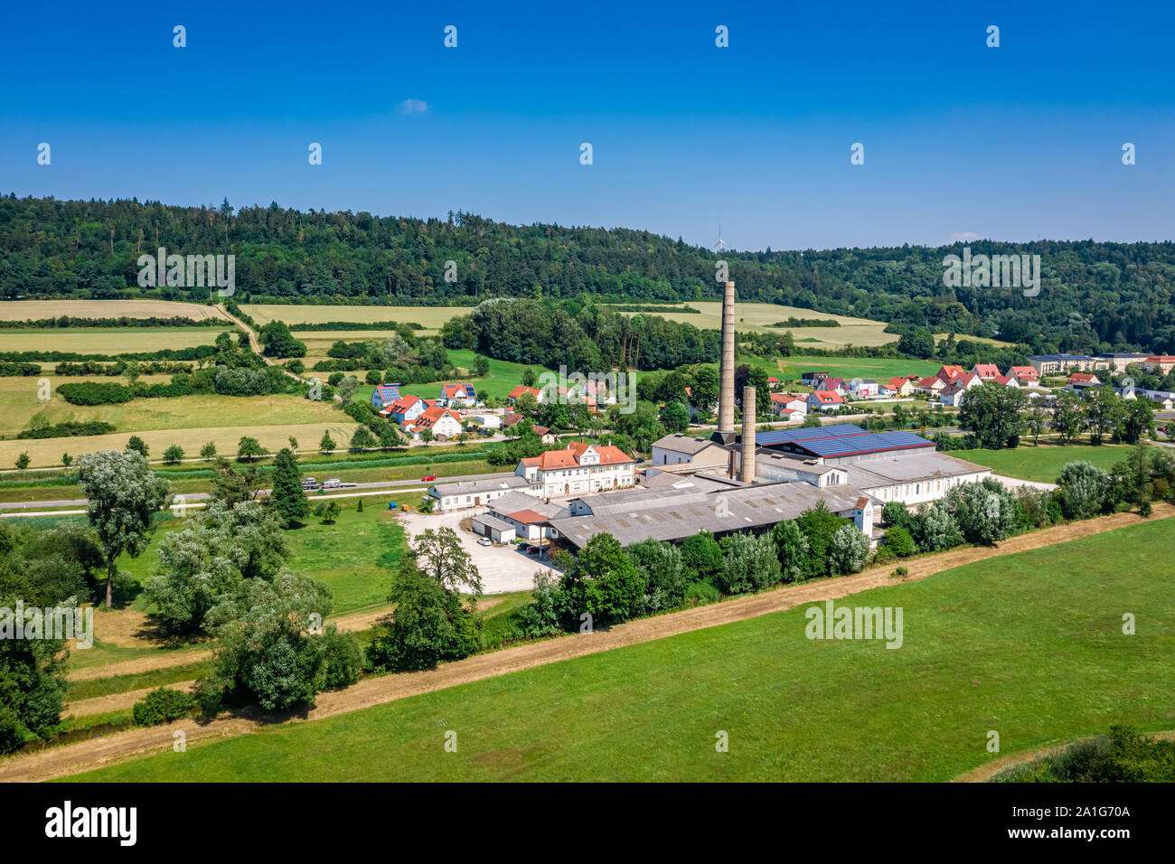 Vista aérea de una zona histórica de tejidos llamada Flachsröste Berching, Bayern, Alemania Foto de stock