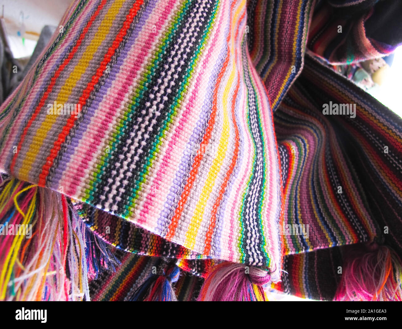 Ponchos andinos en un mercado de productos tradicionales. Chile Fotografía  de stock - Alamy
