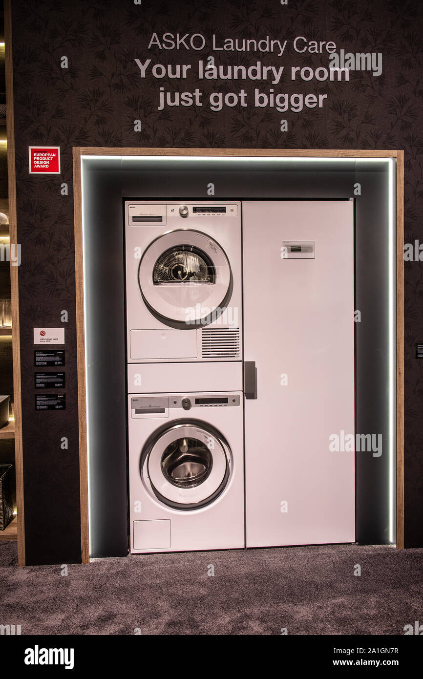 Equipo de lavandería moderno fotografías e imágenes de alta resolución -  Página 2 - Alamy