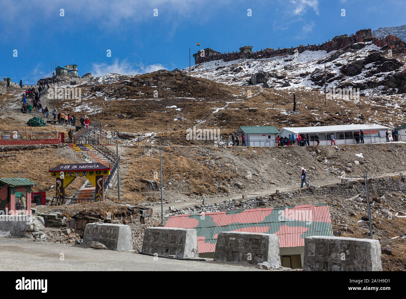 Vista de la frontera de India y China en la Nathu pasa en el estado de Sikkim en la India Foto de stock