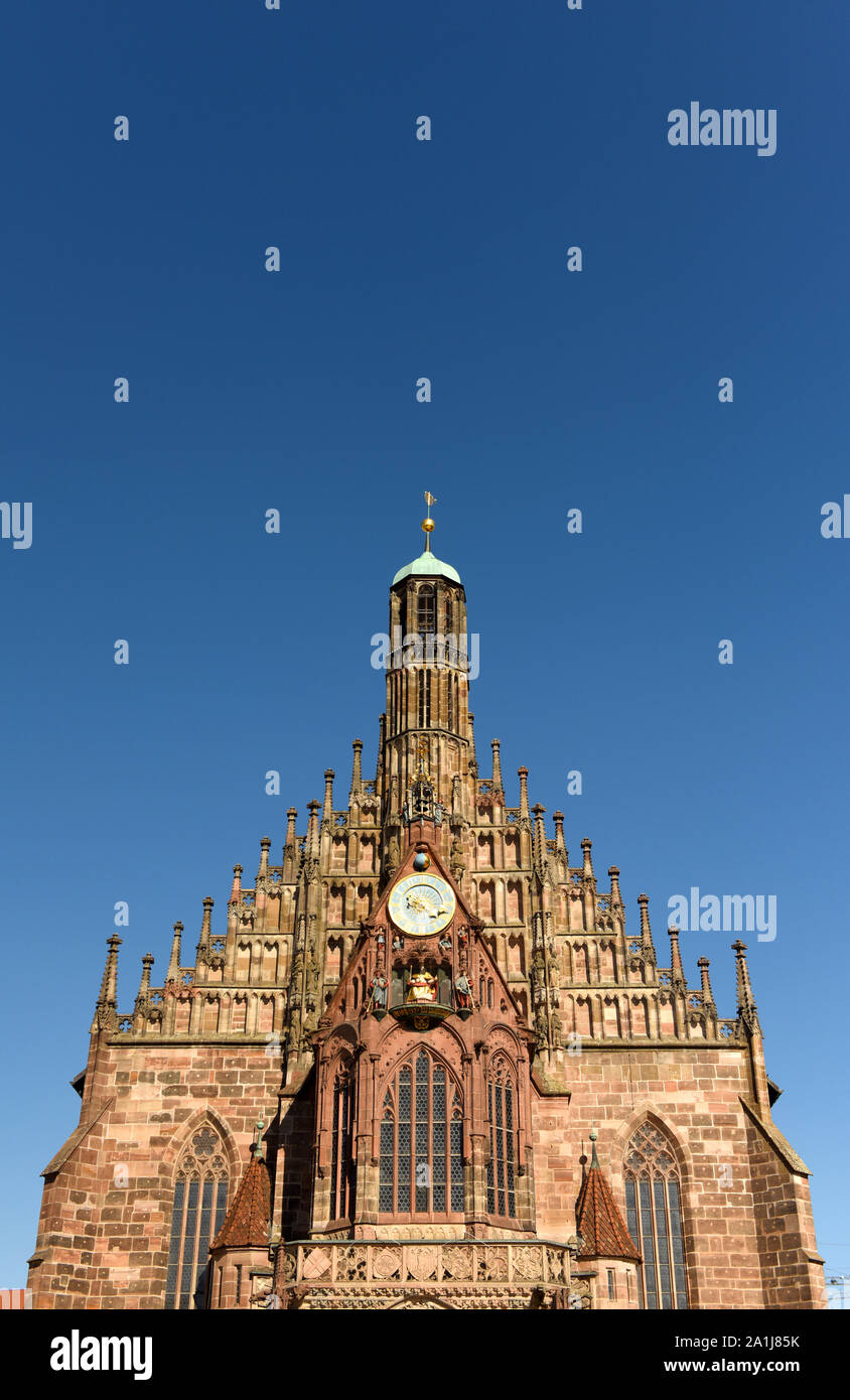 La la iglesia de Nuestra Señora (Frauenkirche) en Nuremberg Hauptmarkt (Plaza central) en Nuremberg, Alemania. Foto de stock