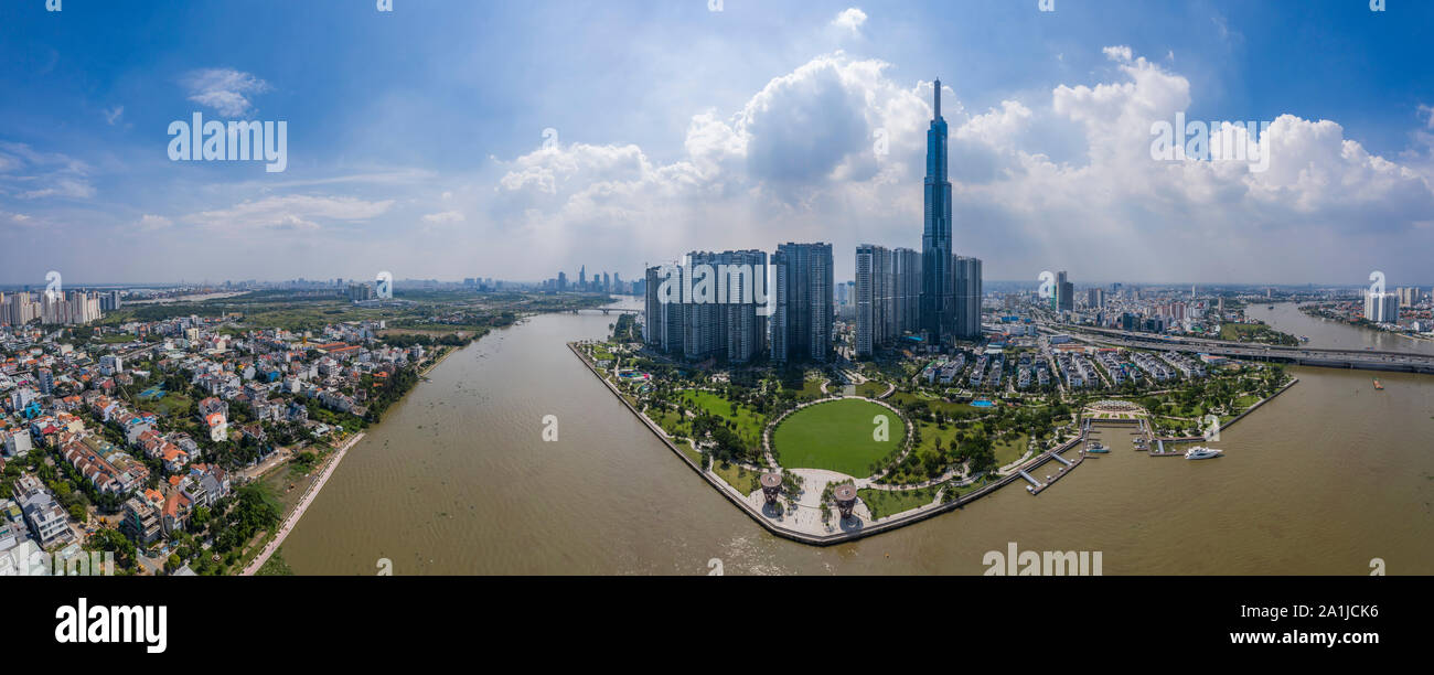 Ultra alta definición de Ho Chi Minh Ciudad con río Saigón y Central Park  en primer plano Fotografía de stock - Alamy