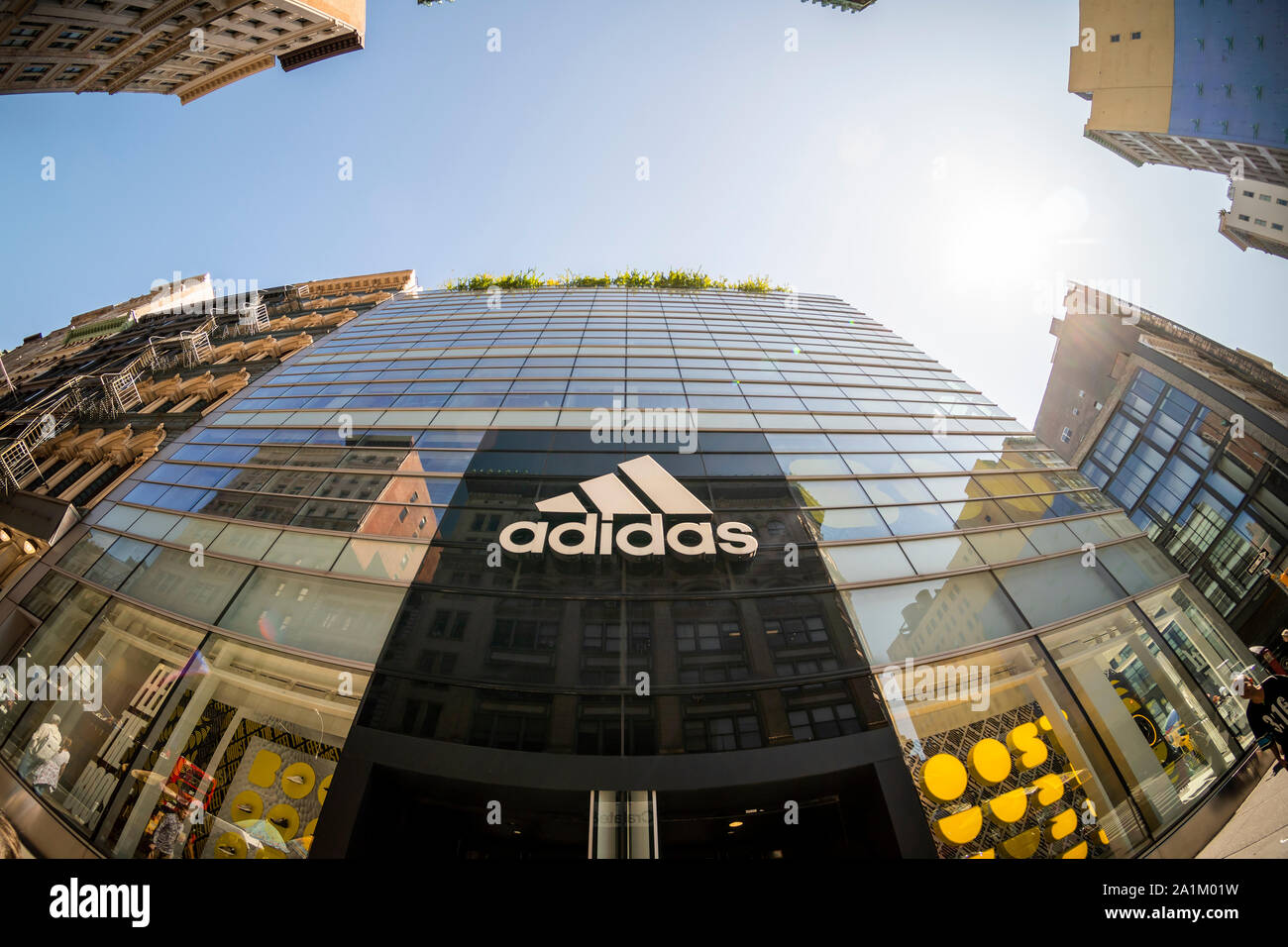 Tienda Adidas en Broadway en Noho en Nueva York el jueves, 19 de septiembre  de 2019. (© Richard B. Levine Fotografía de stock - Alamy