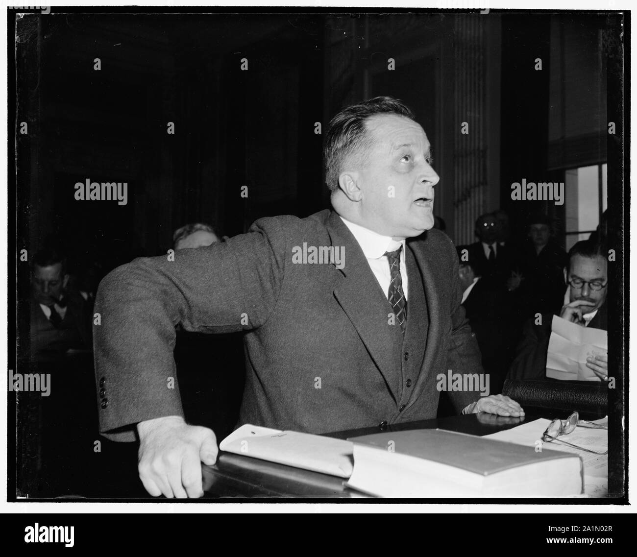 Se opone a Frankfurter nominación. Washington, D.C., el 10 de enero. George E. Sullivan, abogado de Washington y autor, apareciendo ante la Subcomisión de Asuntos Judiciales del Senado dijo hoy que se opuso a la designación del Prof. Felix Frankfurter del Tribunal Supremo porque era extranjero nacido en Austria y tiene alien afiliaciones, 1/10/39 Foto de stock