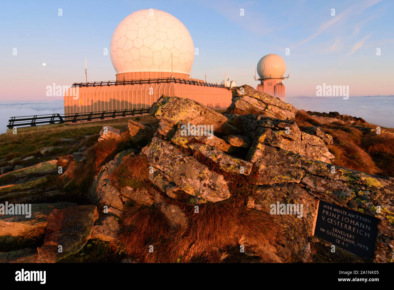 Koralpe: sistema de Radar (Goldhaube, tapa de oro) del Ejército Federal, cumbre Großer Speikkogel, montaña, Koralpe radomo, en Austria, Carintia, Carintia, Foto de stock