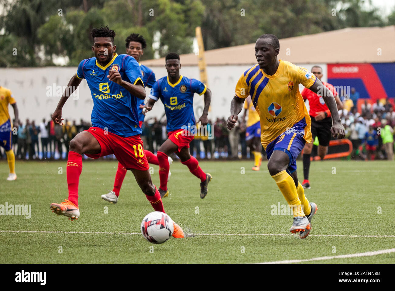 Kampala 27 Sep 19 Muzamiru Mutyaba R De Fc Kcca Compite Durante El Segundo Partido Entre Petro De Luanda Y Kcca Fc En La Confederacion Africana De Futbol Caf Champions League En