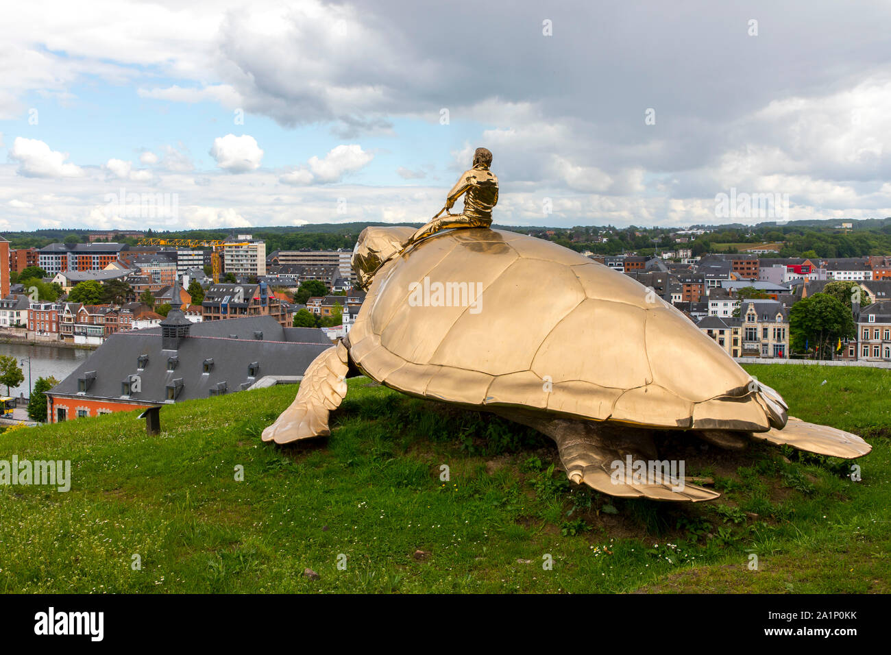 Obra de Arte buscando la utopía, por el artista Jan Fabre, en la ciudadela de Namur, Valonia, Bélgica Foto de stock