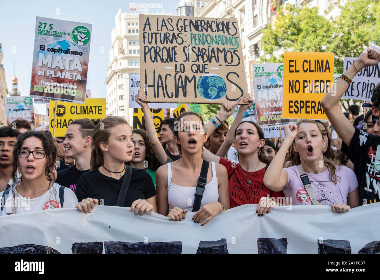 Huelga mundial para el Clima. Es la primera huelga en que gran parte de la sociedad se une a la juventud de los viernes para el futuro. Además de este movimiento, todos env Foto de stock
