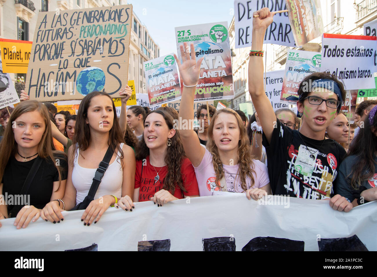 Huelga mundial para el Clima. Es la primera huelga en que gran parte de la sociedad se une a la juventud de los viernes para el futuro. Además de este movimiento, todos env Foto de stock