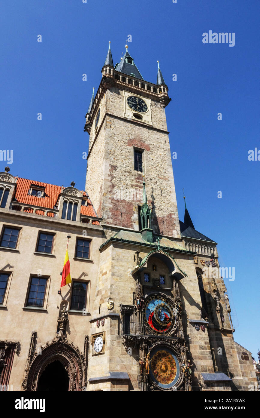 Torre del Ayuntamiento de la Ciudad Vieja de Praga con el Reloj Astronómico, Praga República Checa Foto de stock