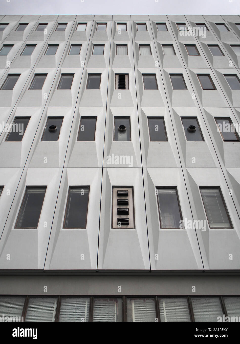 Los detalles arquitectónicos de la central telefónica, brutalist Kettering, REINO UNIDO Foto de stock