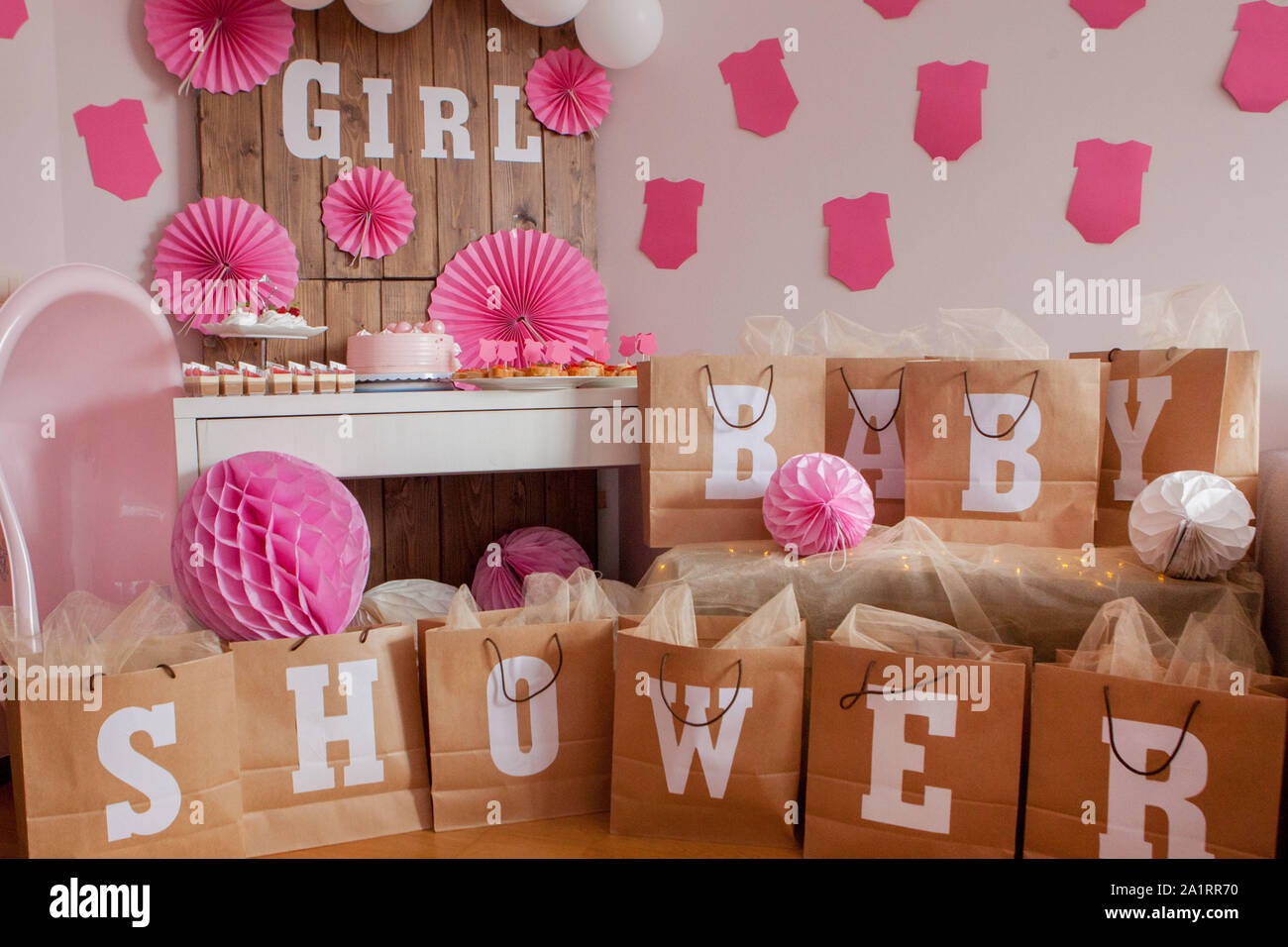 Es una niña. Baby shower. Decoración para fiesta Fotografía de stock - Alamy