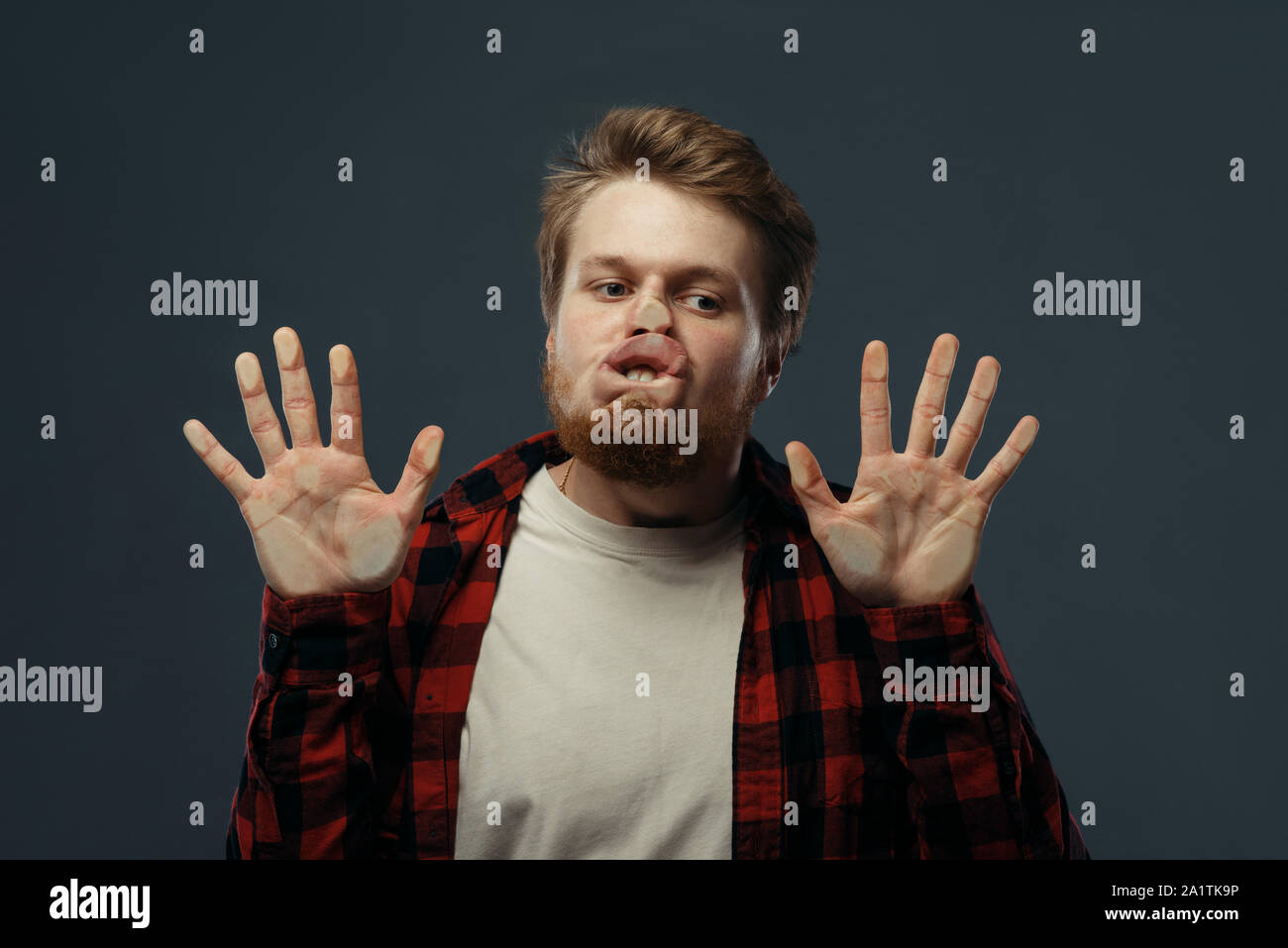 muñeca con cara aplastada